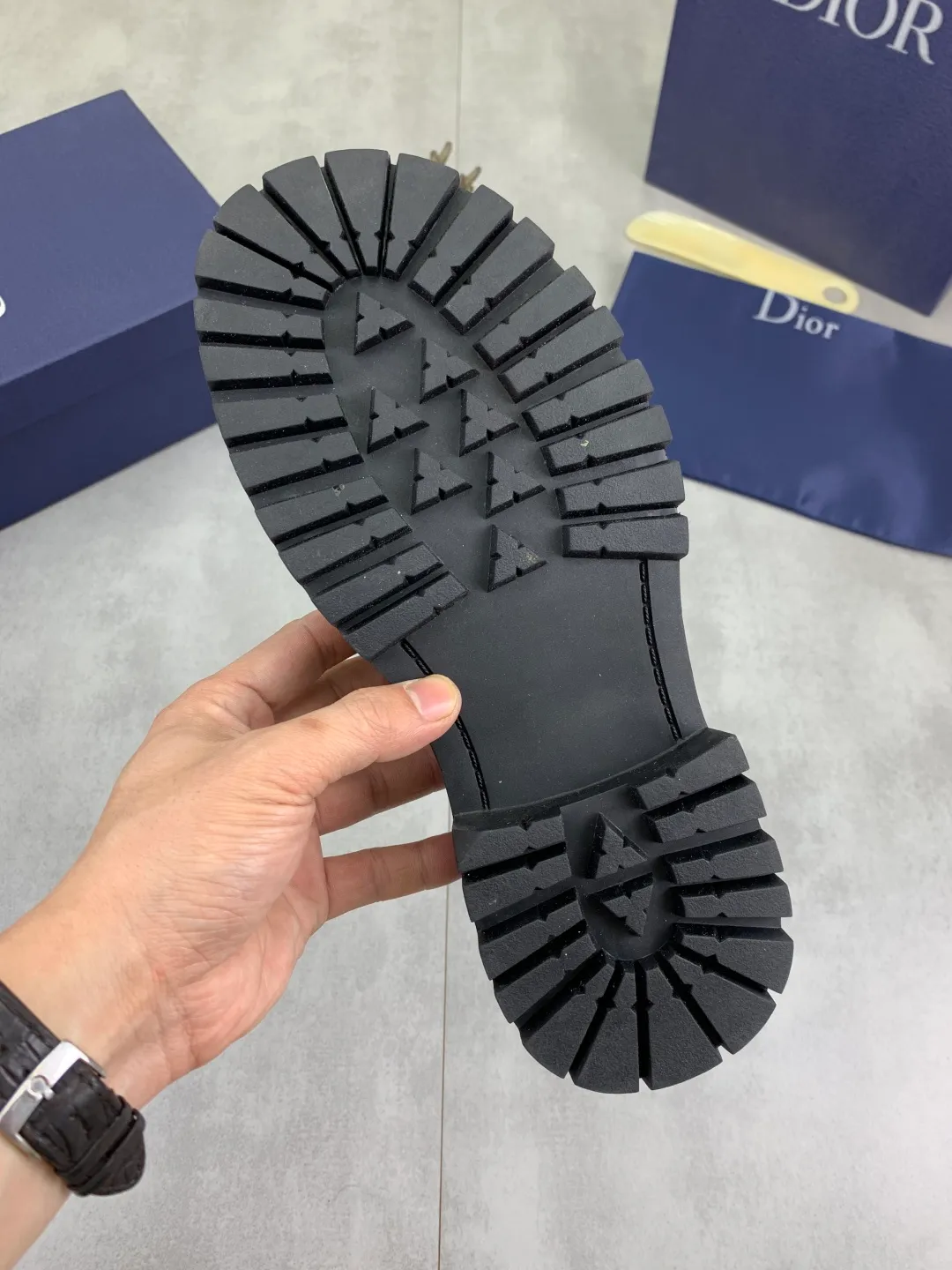 Men's shoes P520 💰【New style】Water-dyed cow lining Original order quality Dior —🆘.Dior Original order purchase, high-end leather shoes, fabric: Made of Italian imported color rubbed wrinkled cowhide➕Water-dyed cow lining/cowhide lining➕Specially available original combination outsole, fine workmanship, real shot🎬Size: 38-45 (with full set of packaging) Color: 3️⃣ colors available